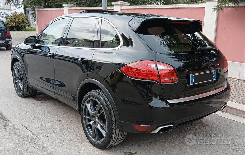 Usata Porsche Cayenne 2011 Nero SUV
