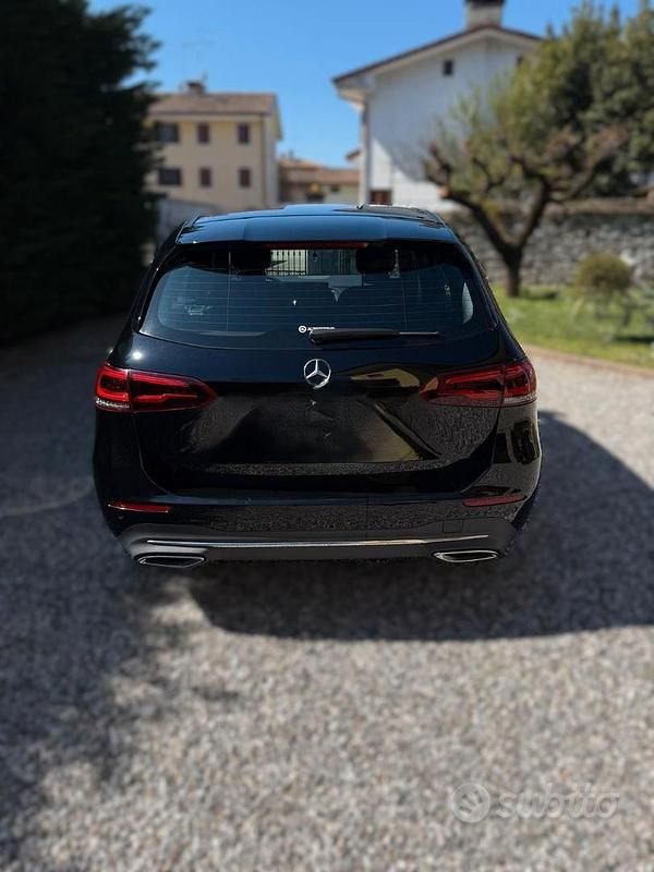 Usata Mercedes B180 136 CV (100 kW) 2019 Nero Utilitaria