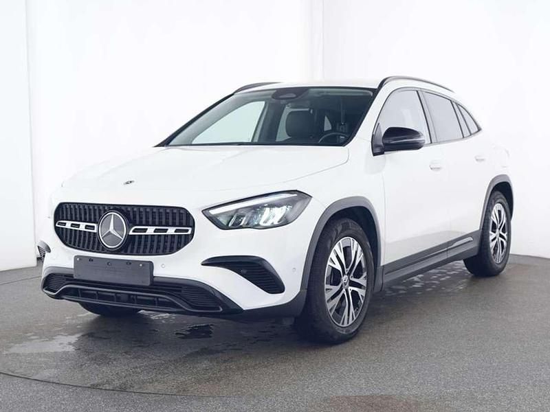 Bianco polare Usata 2024 Mercedes GLA180 Advanced SUV | 35.800 € (Ottimo prezzo) - Immagine 1/4