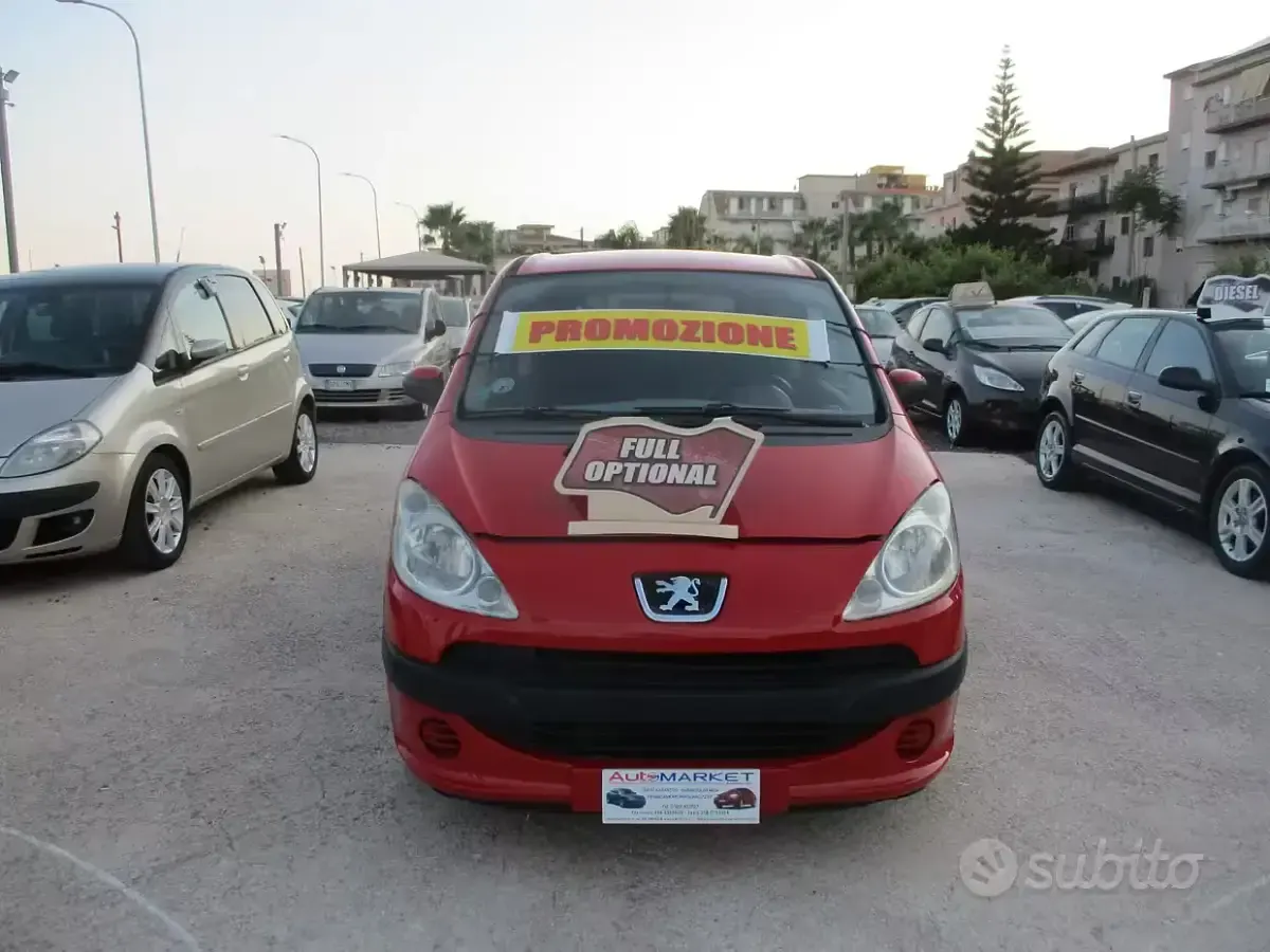 Usata Peugeot 1007 73 CV (53 kW) 2005 Rosso Monovolume