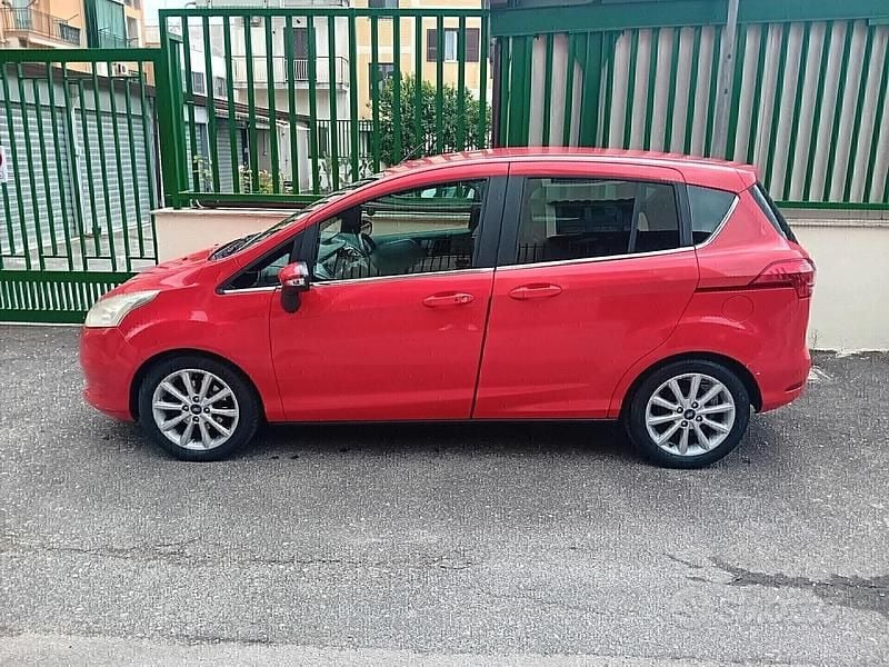 Usata Ford B-MAX Titanium X 100 CV (73 kW) 2016 Rosso Monovolume