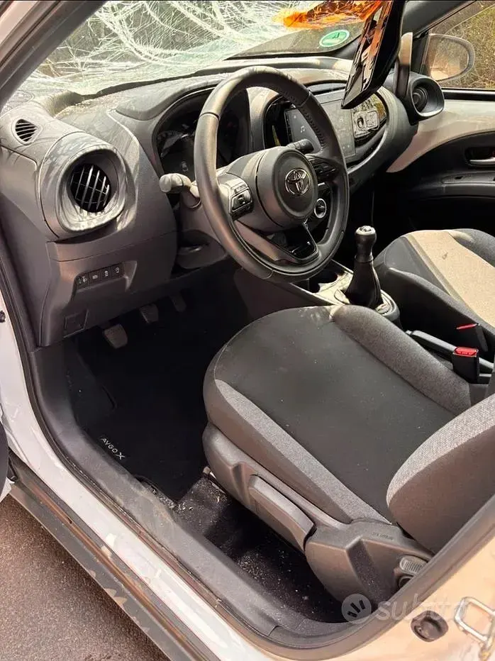 Usata Toyota Aygo 72 CV (52 kW) 2024 Bianco Utilitaria