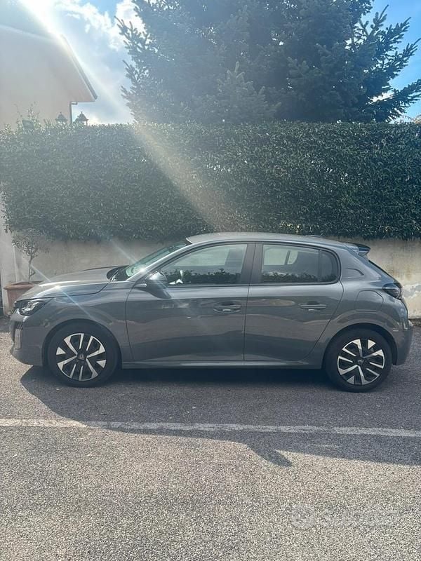 Usata Peugeot 208 Active 75 CV (55 kW) 2024 Grigio Utilitaria
