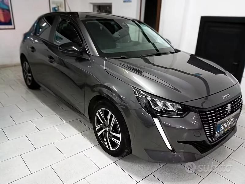 Usata Peugeot 208 Style 74 CV (54 kW) 2023 Grigio Utilitaria