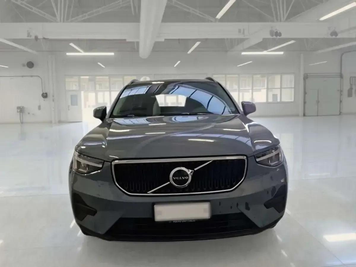 Usata Volvo XC40 163 CV (119 kW) 2023 Grigio SUV