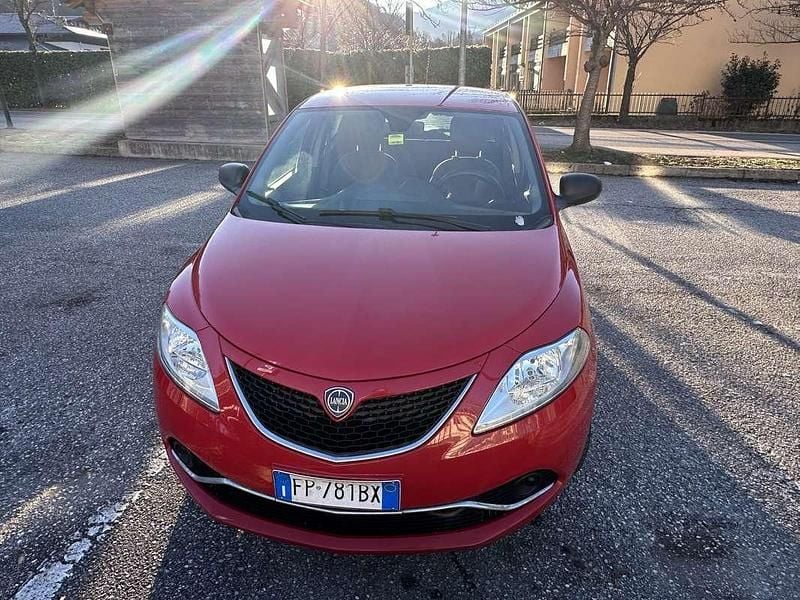 Usata Lancia Ypsilon Silver 69 CV (50 kW) 2018 Utilitaria