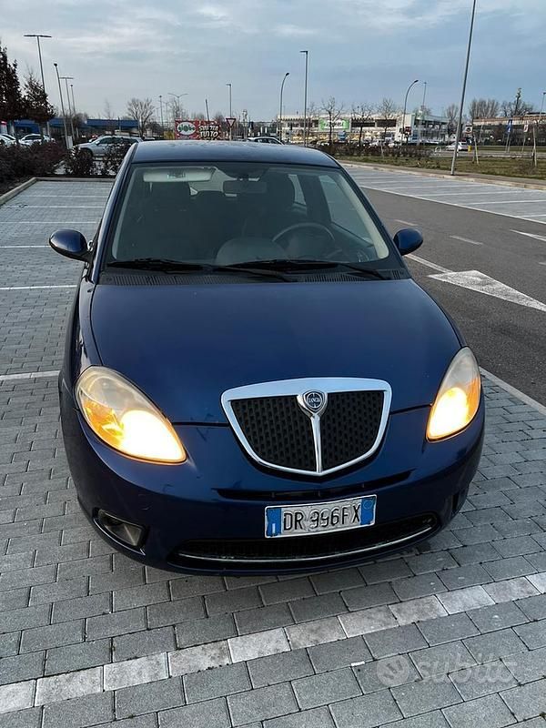 Usata Lancia Ypsilon 75 CV (55 kW) 2008 Blu Utilitaria