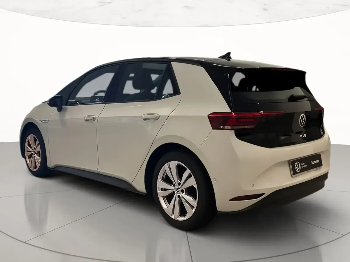 Usata VW ID.3 Pure 110 kW (150 CV) 2022 Glacier white metallizzato nero Utilitaria