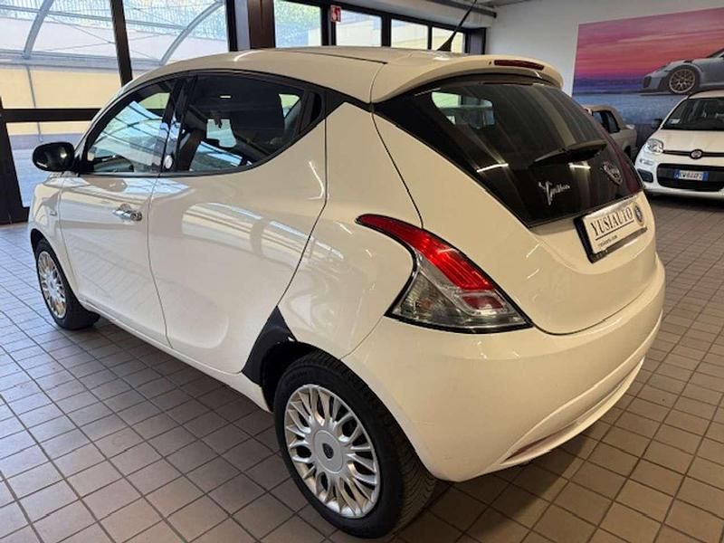 Usata Lancia Ypsilon Platinum 69 CV (50 kW) 2016 Bianco Utilitaria