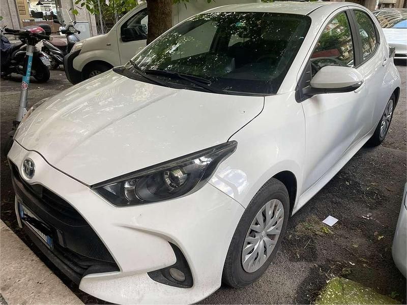 Usata Toyota Yaris Hybrid Active 92 CV (67 kW) 2023 Berlina