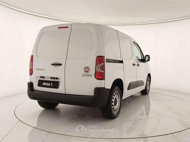 Usata Fiat Doblò 102 CV (75 kW) 2024 Bianco Monovolume