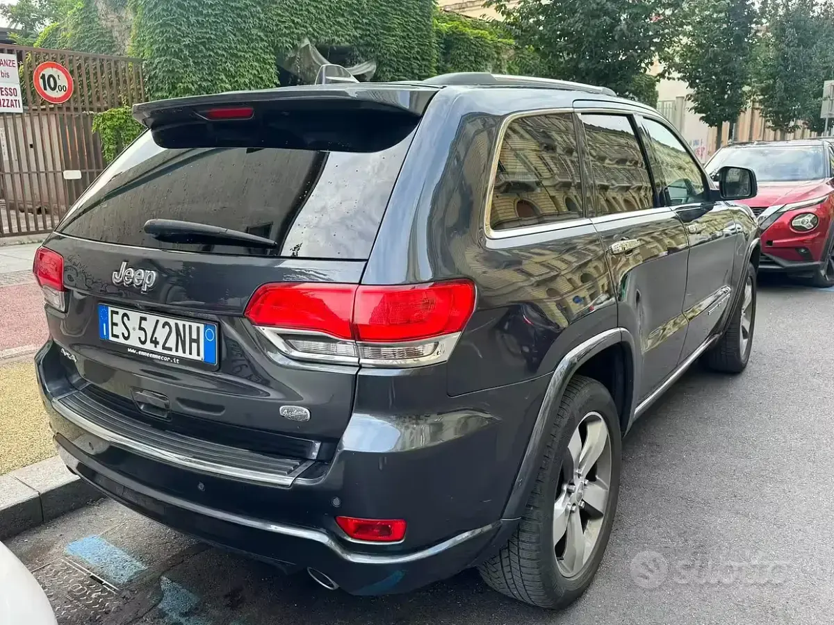 Usata Jeep Grand Cherokee Overland 250 CV (183 kW) 2013 Grigio SUV