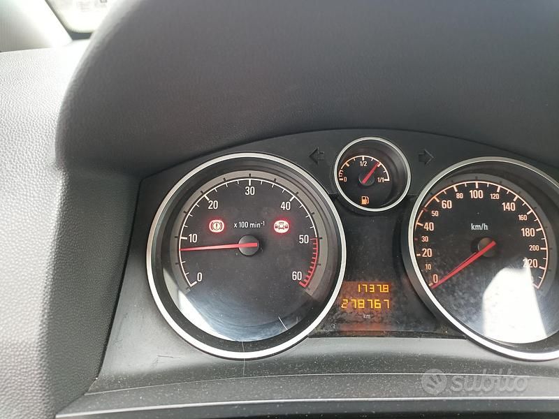 Usata Opel Zafira 120 CV (88 kW) 2007 Grigio Monovolume