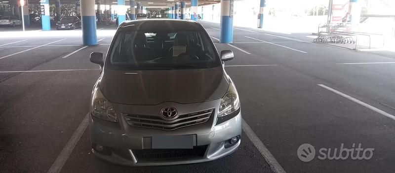 Usata Toyota Verso Style 126 CV (92 kW) 2012 Grigio Monovolume