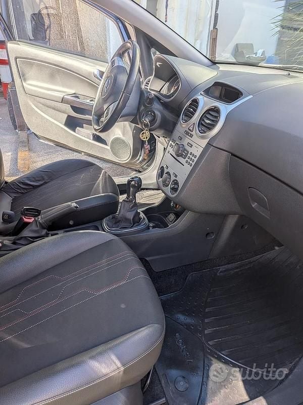 Usata Opel Corsa 69 CV (50 kW) 2012 Nero Utilitaria