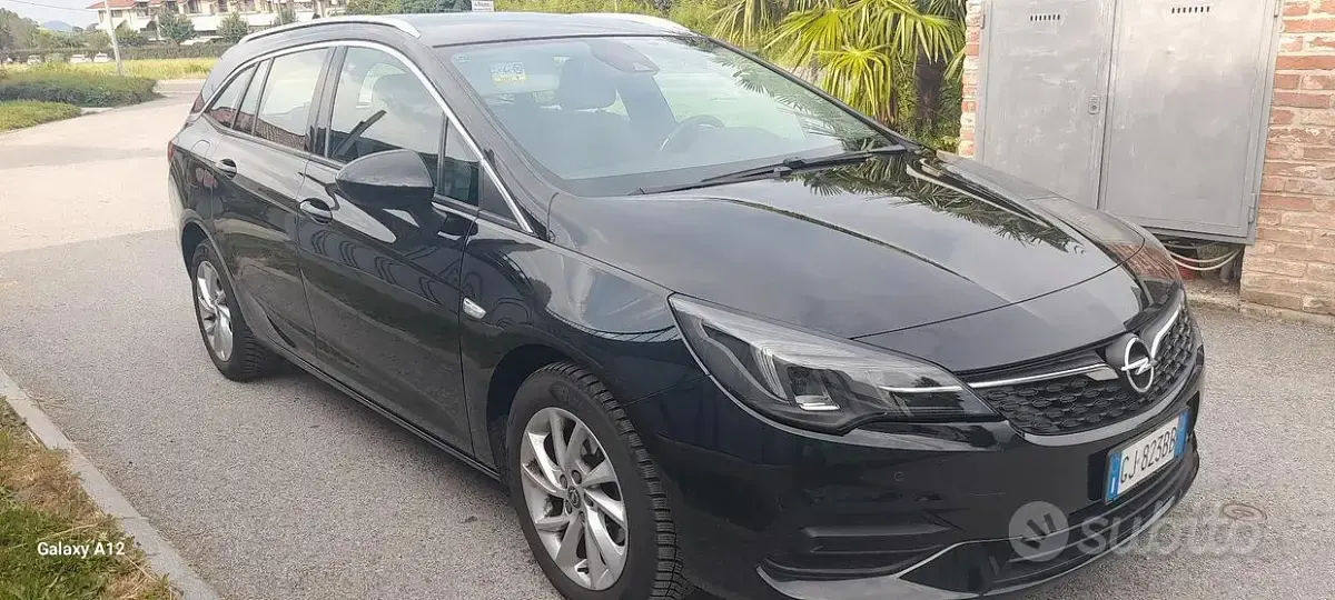 Usata Opel Astra 105 CV (77 kW) 2022 Nero Utilitaria