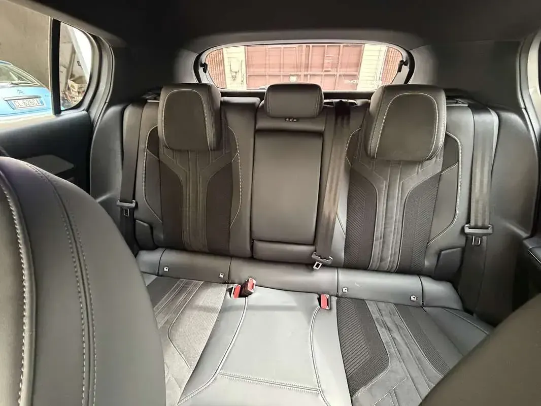 Usata Peugeot 308 GT 131 CV (96 kW) 2023 Berlina