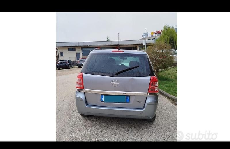 Usata Opel Zafira 150 CV (110 kW) 2008 Grigio Monovolume