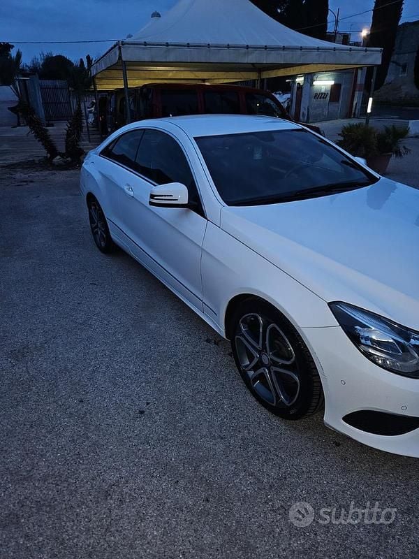 Usata Mercedes E220 Premium 170 CV (125 kW) 2016 Bianco Coupé