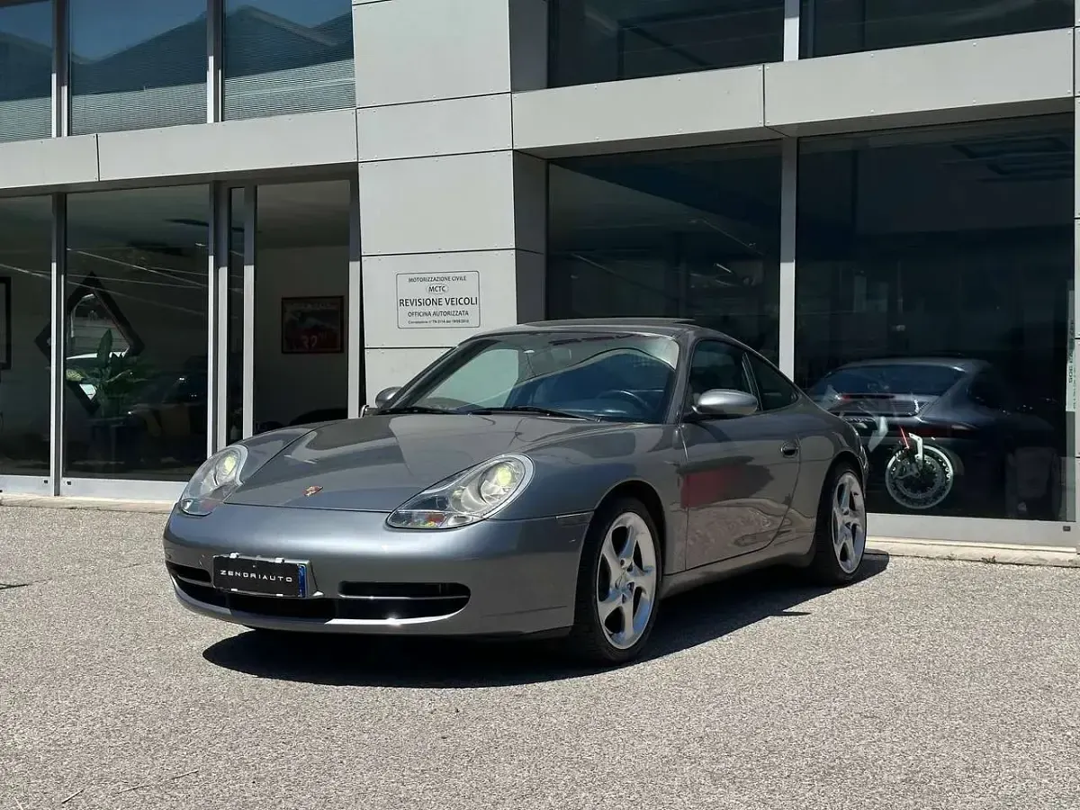 Usata Porsche 911 Carrera 4 300 CV (220 kW) 2001 Grigio Coupé