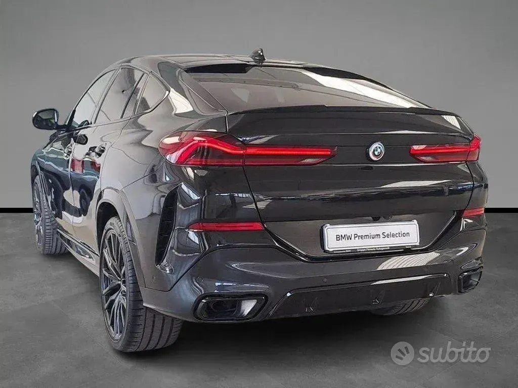 Usata BMW X6 M Sport 340 CV (250 kW) 2022 Nero / metallizzato SUV