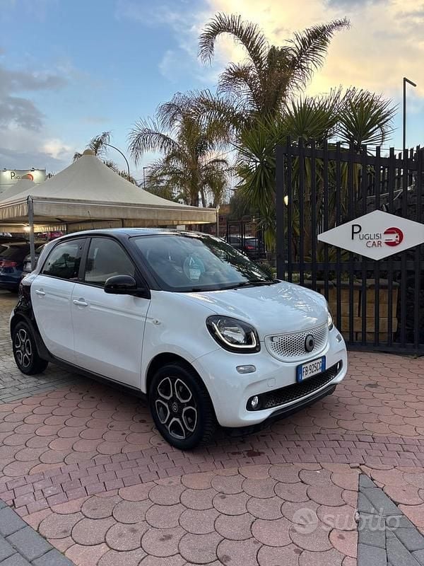 Usata Smart ForFour Prime 71 CV (52 kW) 2016 Bianco Utilitaria