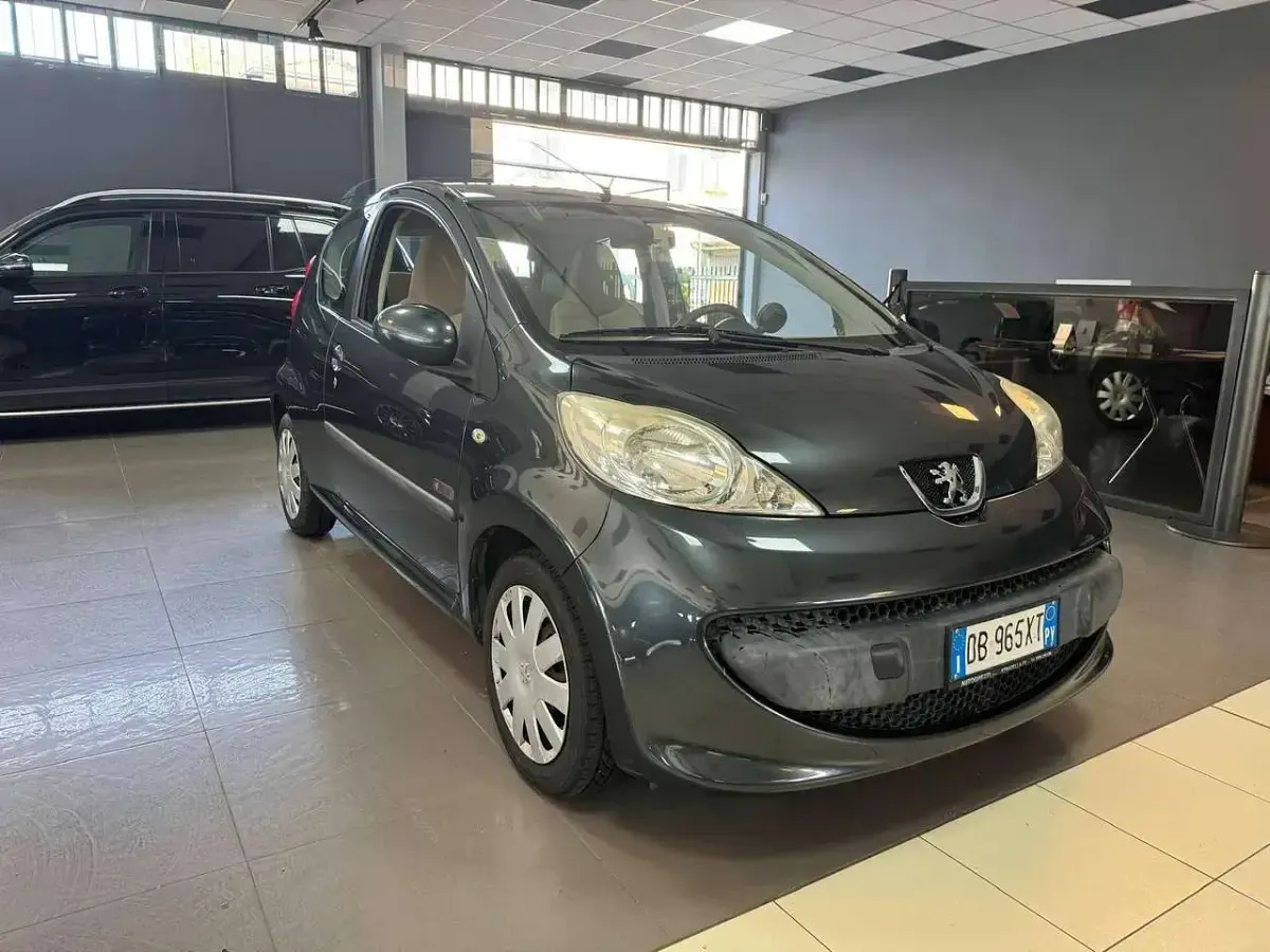 Usata Peugeot 107 68 CV (50 kW) 2006 Nero Utilitaria