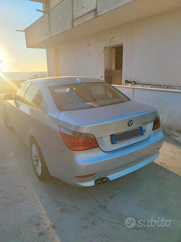 Usata BMW 530 M Sport 231 CV (169 kW) 2005 Grigio Berlina
