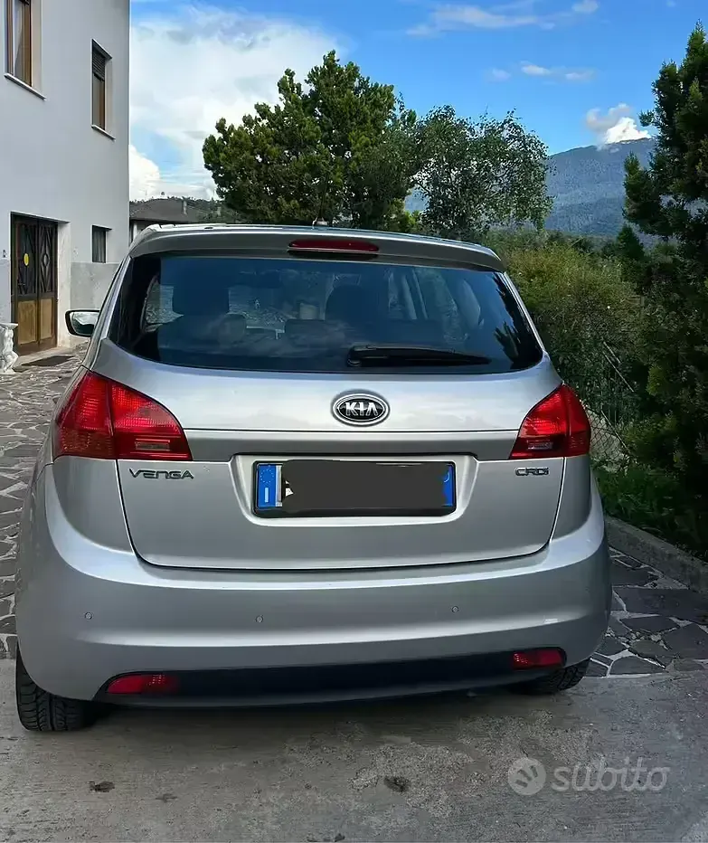 Usata Kia Venga Active 90 CV (66 kW) 2013 Grigio Utilitaria