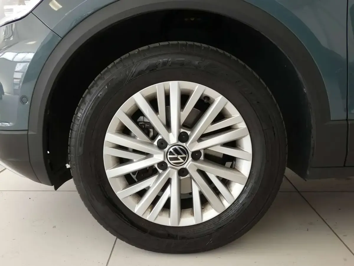 Usata VW T-Roc Life 110 CV (80 kW) 2023 Blu/azzurro SUV