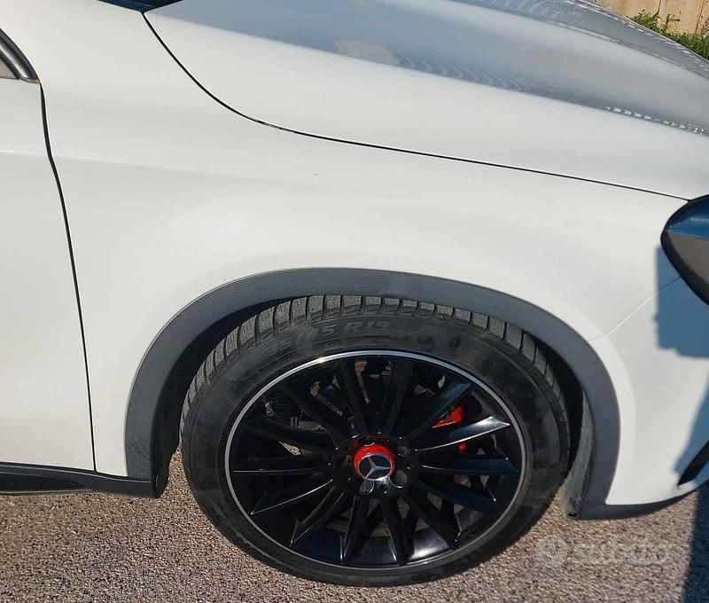Usata Mercedes GLA220 Executive 136 CV (100 kW) 2018 Bianco SUV