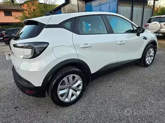Usata Renault Captur 101 CV (74 kW) 2024 Bianco SUV
