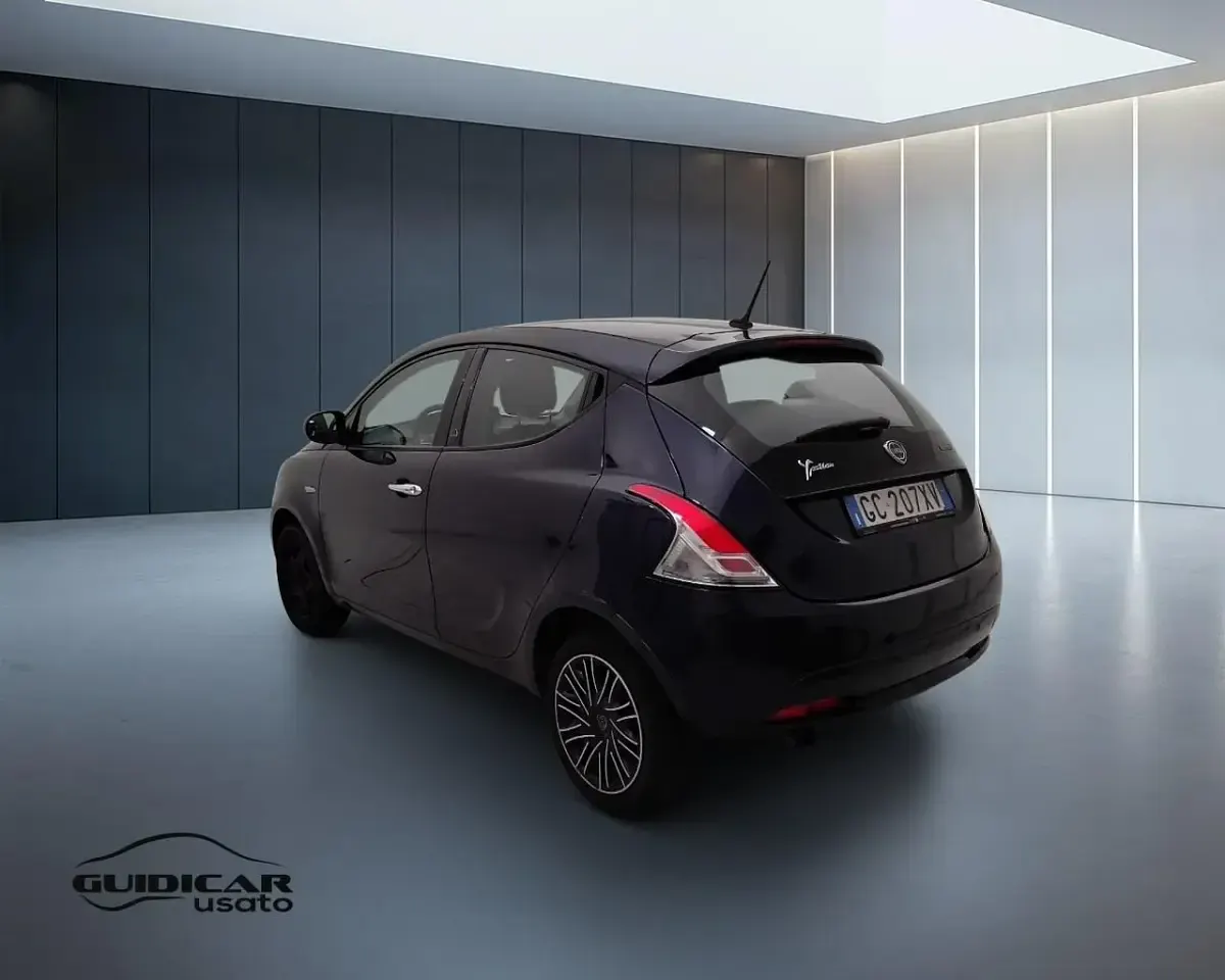 Usata Lancia Ypsilon Gold 69 CV (50 kW) 2020 Blu/azzurro Utilitaria