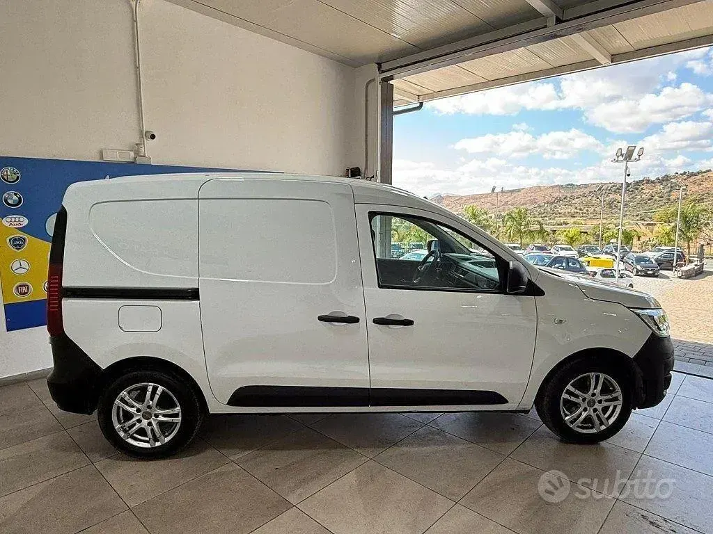Usata Renault Kangoo 95 CV (69 kW) 2022 Bianco Monovolume