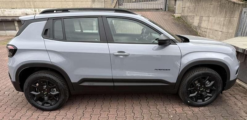 Nuova Jeep Avenger 145 CV (106 kW) 2026 Grigio storm SUV