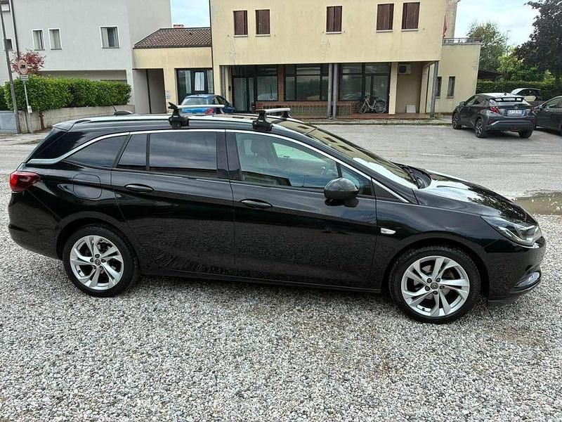 Usata Opel Astra Dynamic 110 CV (80 kW) 2017 Nero Station wagon