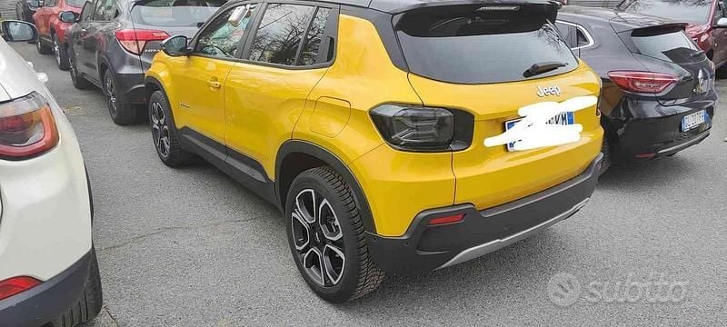 Usata Jeep Avenger Summit 101 CV (74 kW) 2023 Rosso pastello SUV