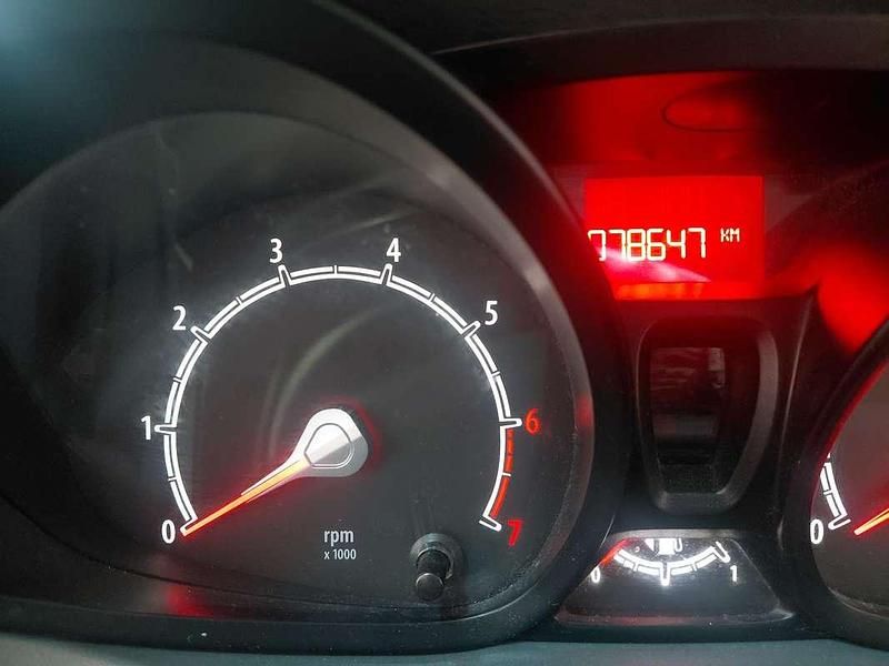 Usata Ford Fiesta 60 CV (44 kW) 2010 Marrone Utilitaria