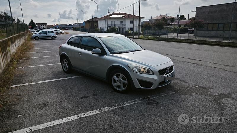 Usata Volvo C30 109 CV (80 kW) 2012 Grigio Utilitaria