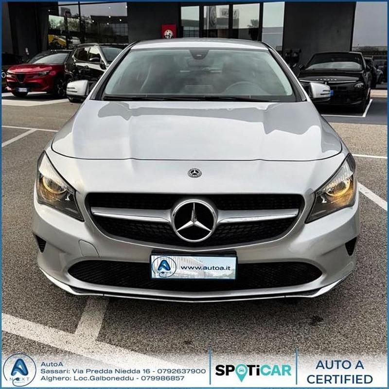 Usata Mercedes A200 Business 136 CV (100 kW) 2019 Grigio Utilitaria