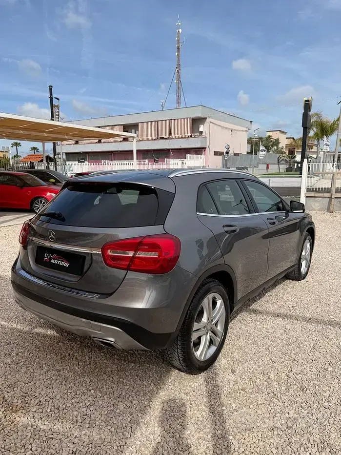 Usata Mercedes GLA200 Premium 136 CV (100 kW) 2017 Grigio SUV