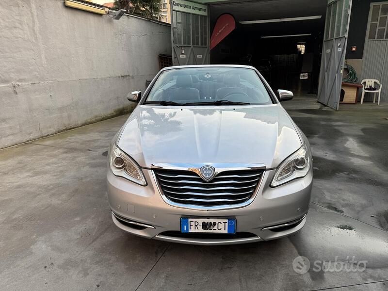 Usata Lancia Flavia 170 CV (125 kW) 2012 Argento Cabrio