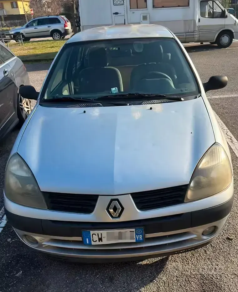 Usata Renault Clio II 58 CV (42 kW) 2005 Grigio Berlina