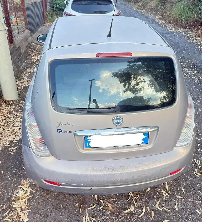 Usata Lancia Ypsilon 75 CV (55 kW) 2011 Grigio Utilitaria