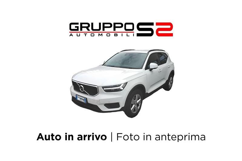 Usata Volvo XC40 Momentum 129 CV (94 kW) 2022 Bianco SUV