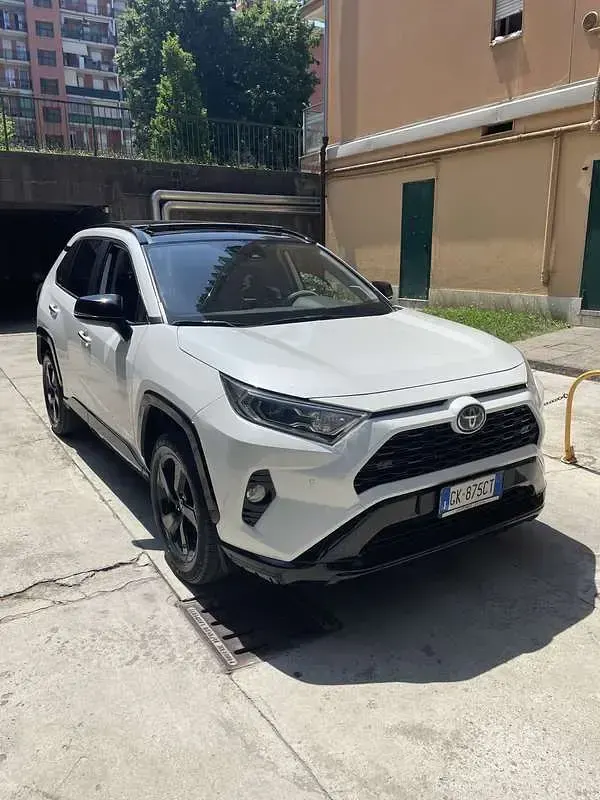 Usata Toyota RAV4 Hybrid Style 185 CV (136 kW) 2022 SUV
