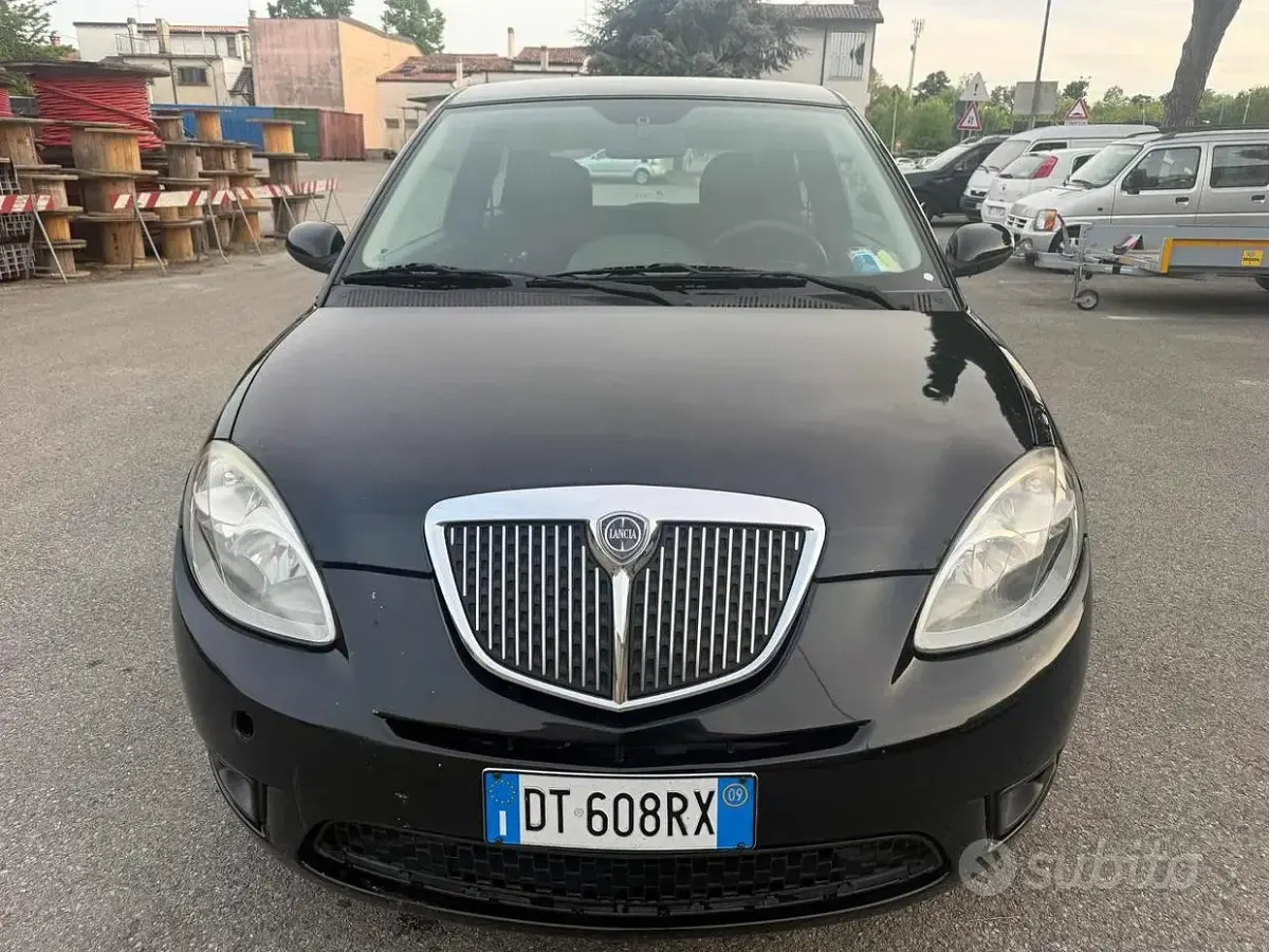 Usata Lancia Ypsilon 60 CV (44 kW) 2009 Nero Utilitaria