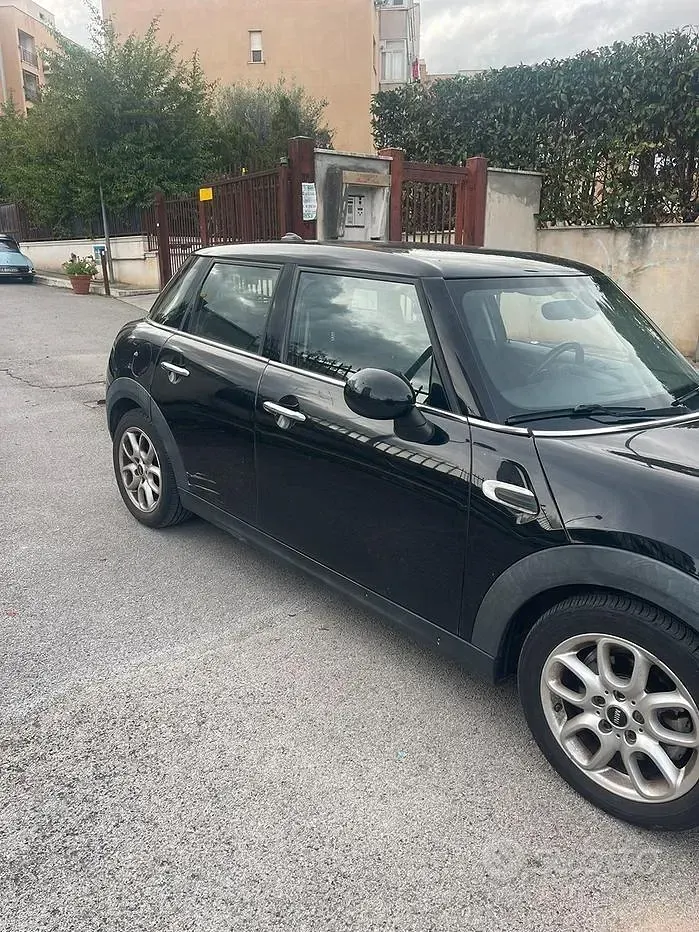 Käytetty Mini Cooper D 116 HP (85 kW) 2015 Musta Viistoperä
