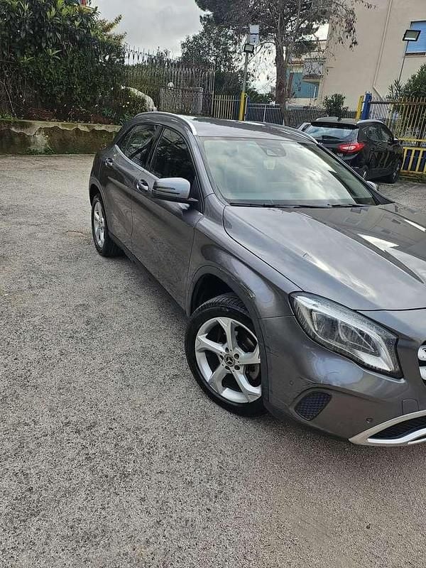Usata Mercedes GLA200 Premium 136 CV (100 kW) 2019 Grigio SUV