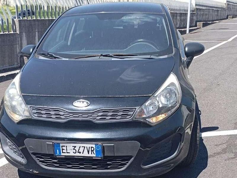 Käytetty Kia Rio LX 86 HP (63 kW) 2012 Musta Sedan